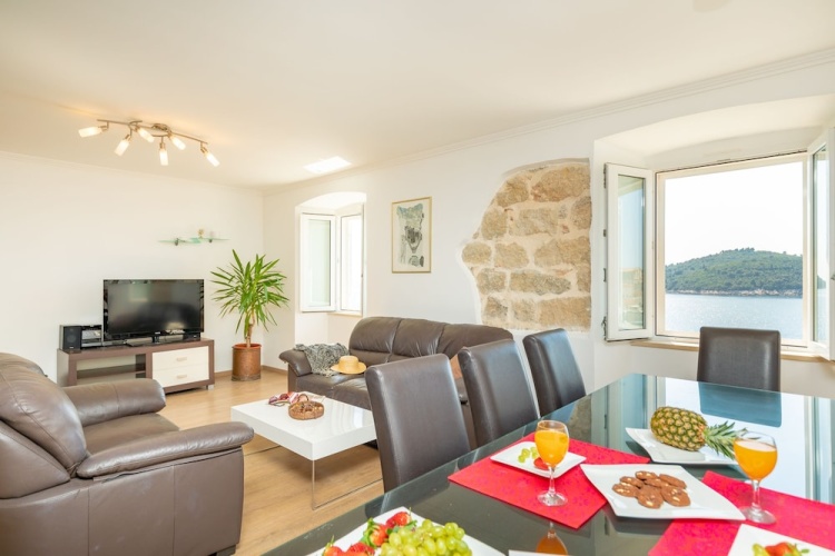 3 Bedrooms Grand Apartment with sea view