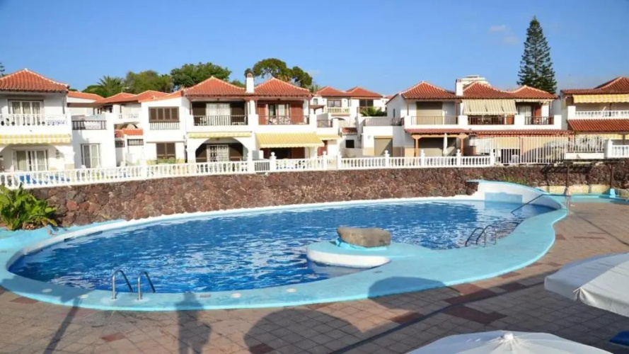 Modern studio in complex Paraiso Royal, LA95