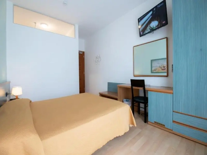 Standard Double room with balcony and with partial sea view