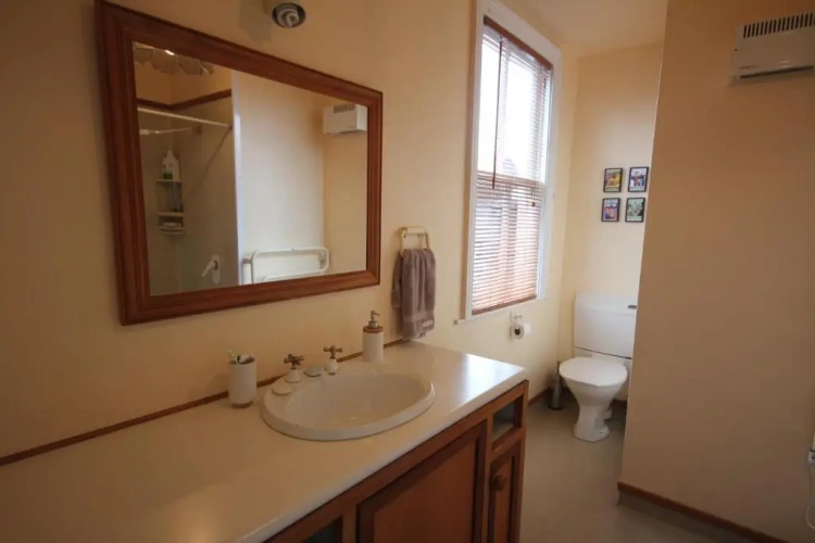3 Bedrooms Cottage