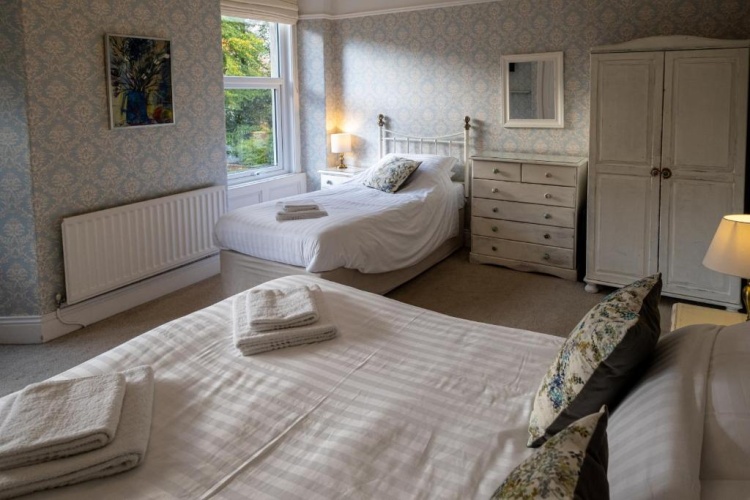 Standard Triple room