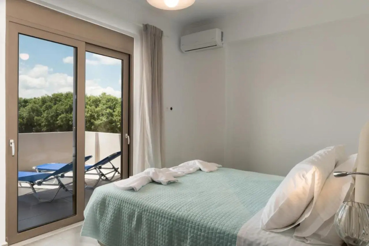 Niovi Seaside Suites