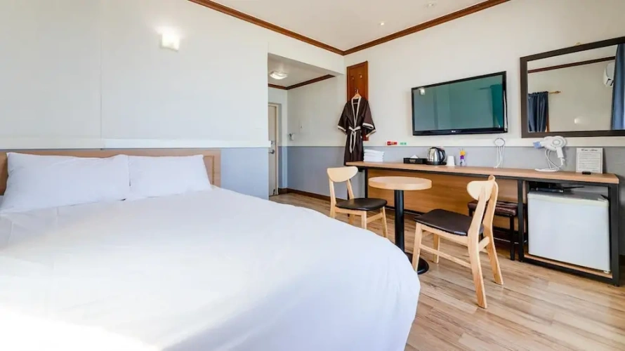 Standard Triple room with sea view