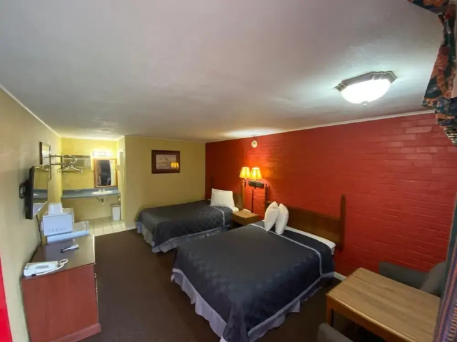 Deluxe Inn