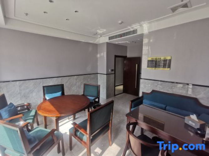 Vienna Hotel (Six Anyuan District Shop)