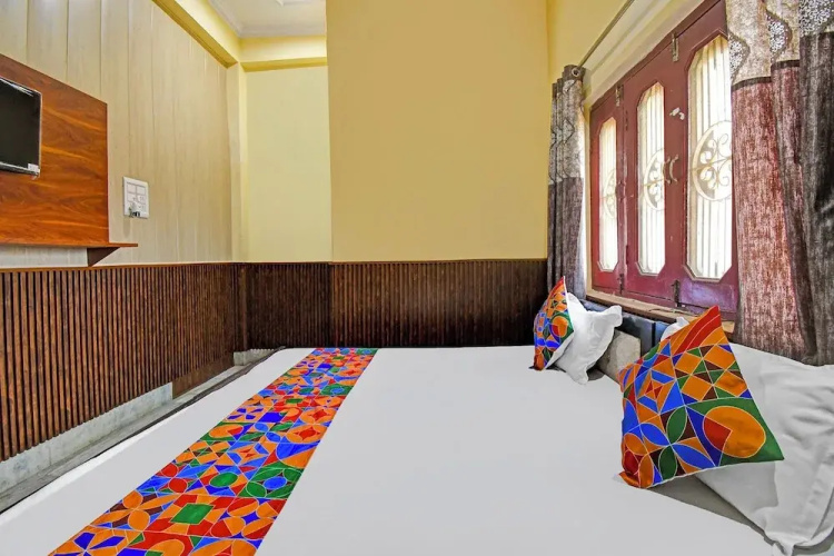 Fabhotel Raghunandan Inn
