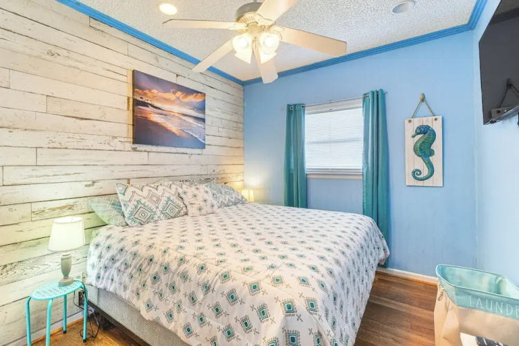Walk to Beach: Getaway on Bolivar Peninsula!