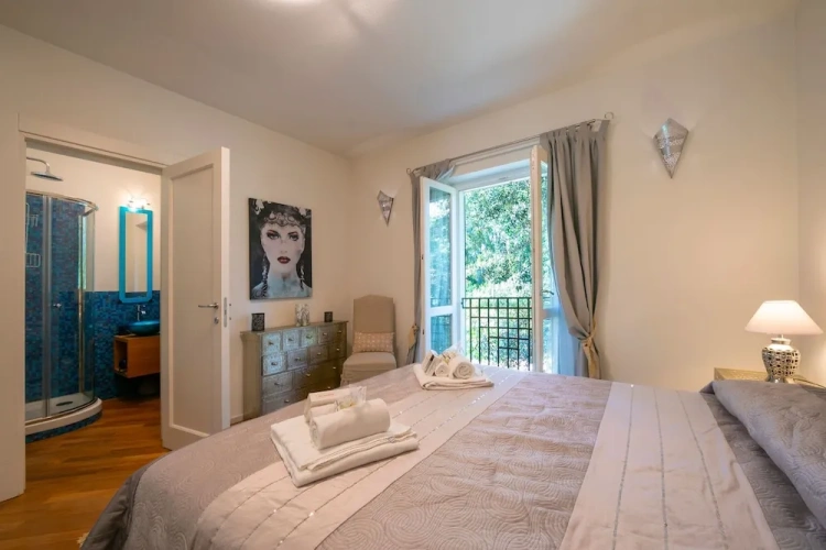 5 Bedrooms Family Villa with sea view