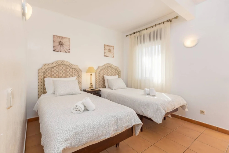 Oceanview Apart A By Sequeira
