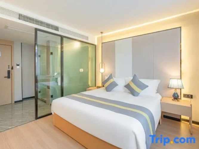 Standard Double room with street view