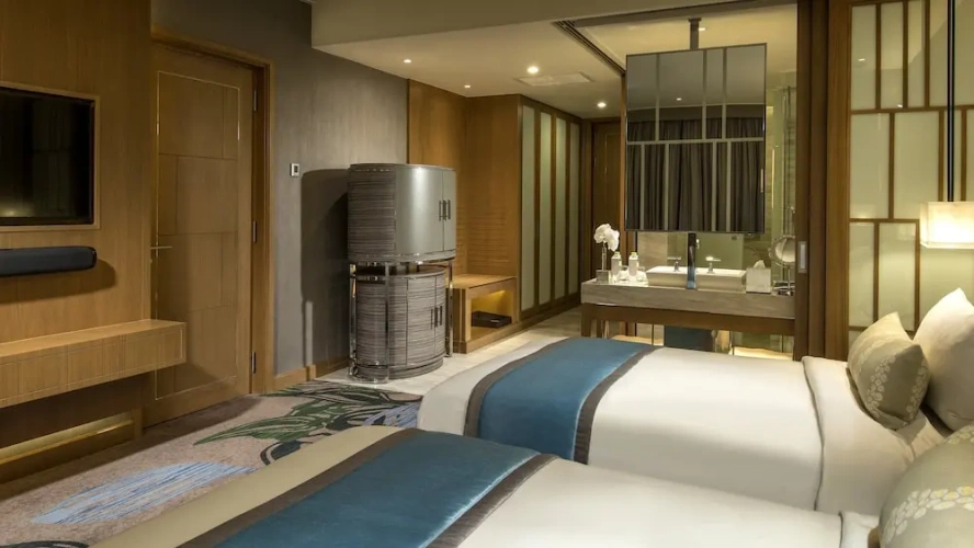 Classic Twin Club room with balcony and with ocean view