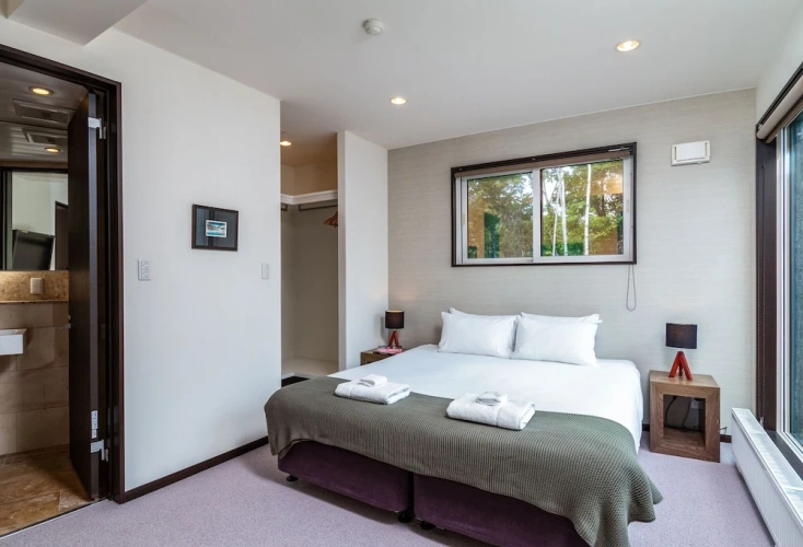 5 Bedrooms Villa