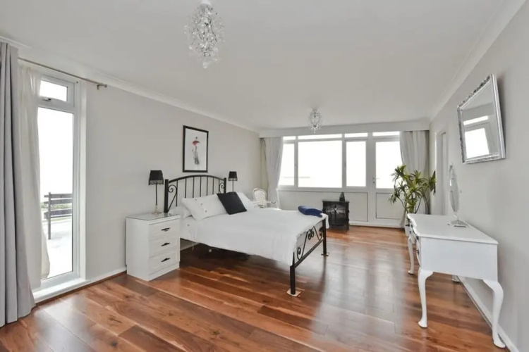Stunning Penthhouse apt