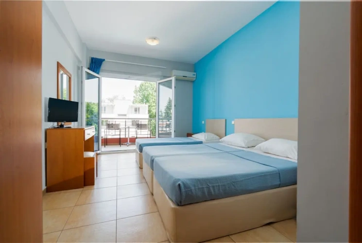 Standard Triple Basement room with balcony