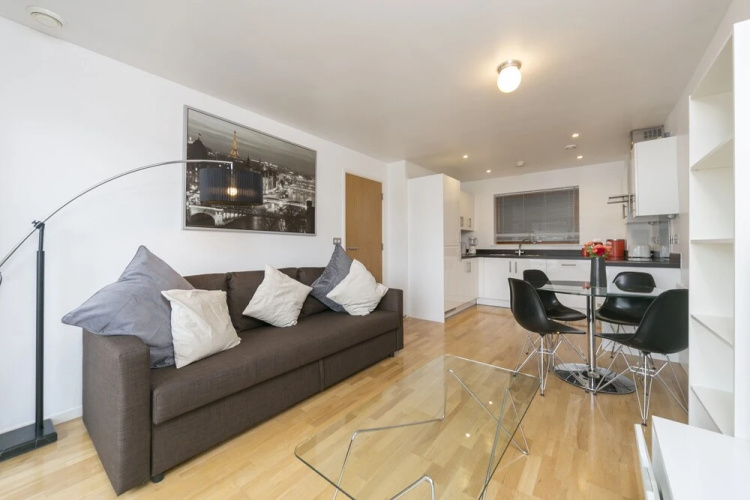 Modern Two Bedroom Two Bathroom Flat