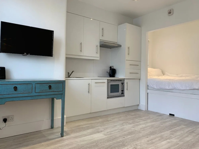 Bright Studio in Earl's Court
