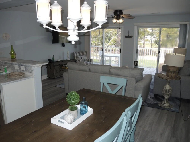 1408m 1 Bedroom Condo by RedAwning