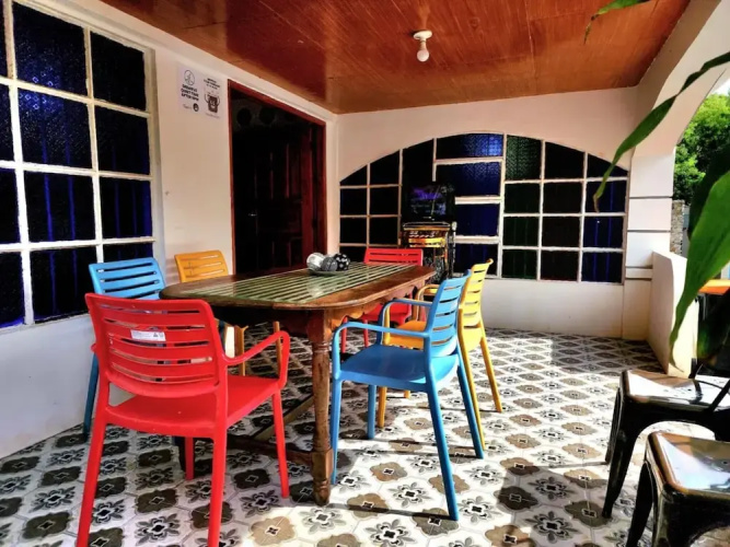 3 Bed House - Sleeps 20 - Pets - Pool - Garden