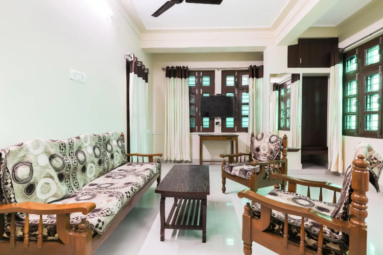 Hotel Girnar