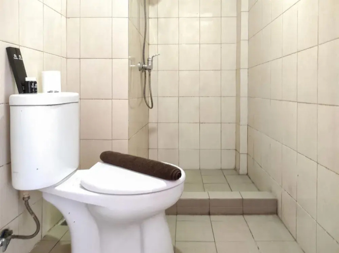 Elegant and Comfy 1BR at Vida View Makasar Apartment