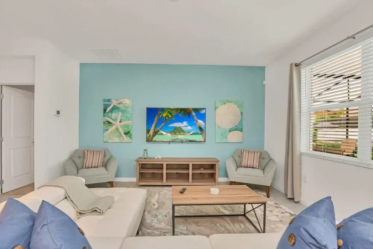 Upstay: Resort Villa W Pool & Cinema Near Disney - Kissimmee, FL