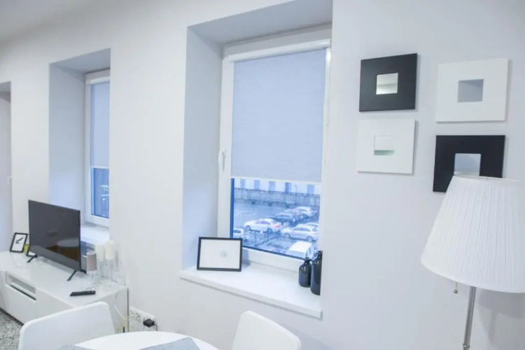 Bright 1BD Apartment in Old Town by Hostlovers