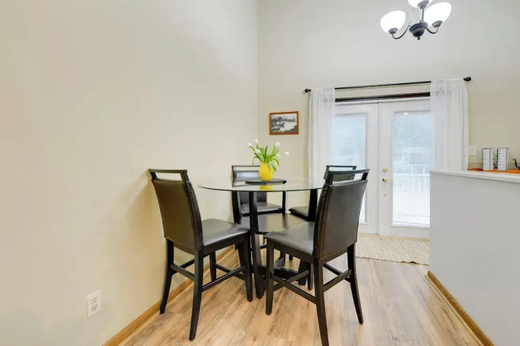 Cozy Cary Abode ~ 10 Mi to Downtown Raleigh!