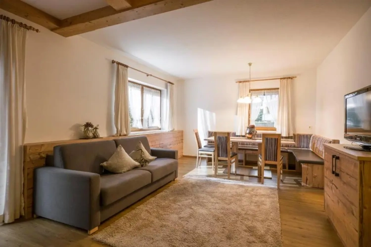 3 Bedrooms Apartment