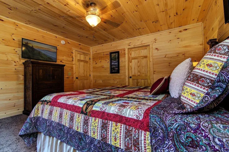 A River Runs Through It 3 Bedrooms 3 Bathrooms Cabin