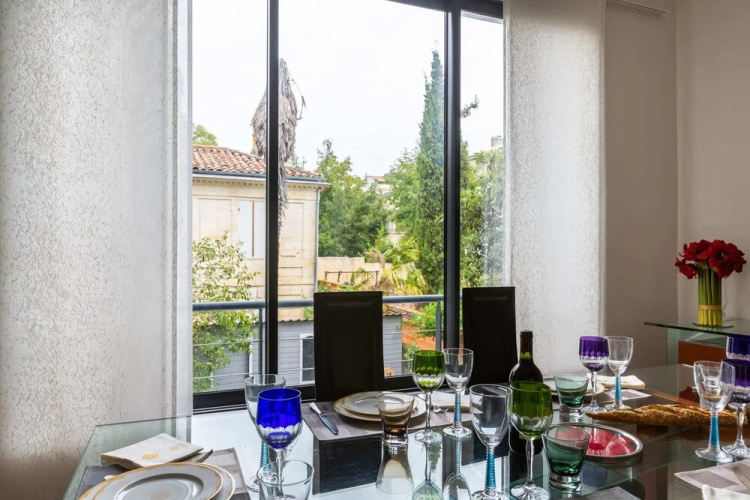 Bright 3BR Apartment With Garden in Gambetta