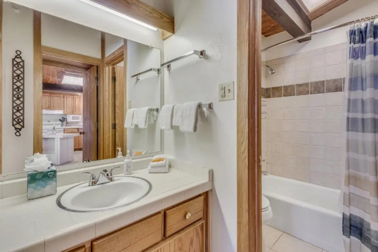 Laurelwood Condominiums Studio Deluxe Unit 113