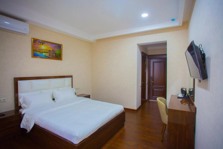Ayni Hotel