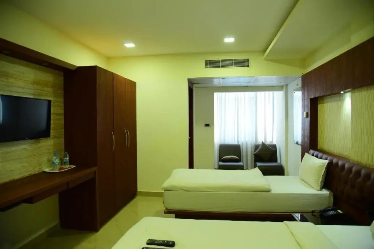 Deluxe Double room with city view