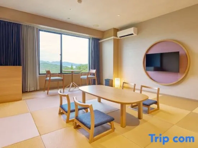 Standard Twin room with view