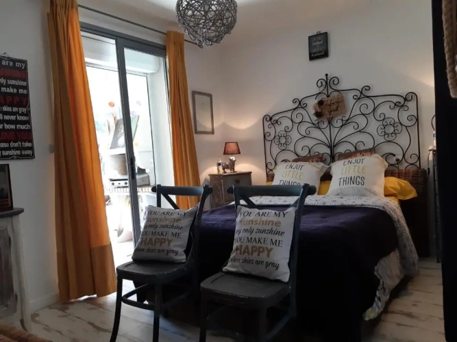 1 Bedroom Cottage with balcony and with view