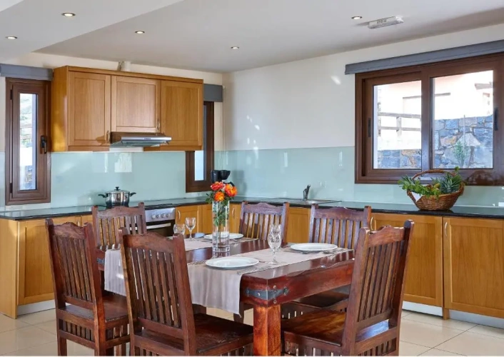 3 Bedrooms Villa