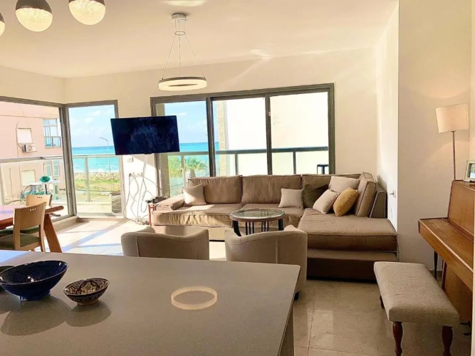 Apartment with sea view