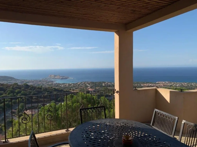 2 Bedrooms Villa