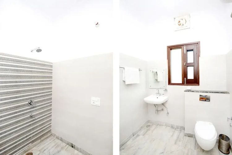 OYO 38009 The Sai Villa