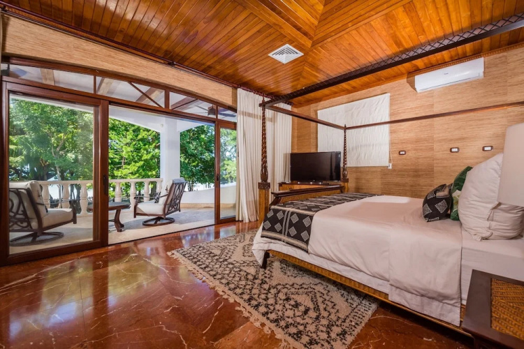 Blue Jewel Oceanfront Private Villa