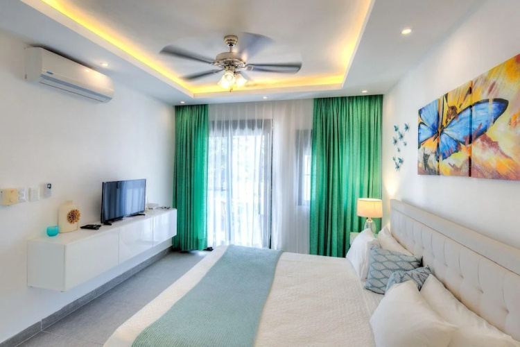 Beach Apartment 10mbps internet & Smart TV's