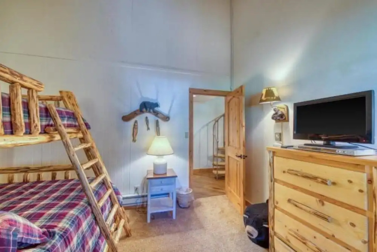 2 Bedroom Condo in Keystone - West Keystone