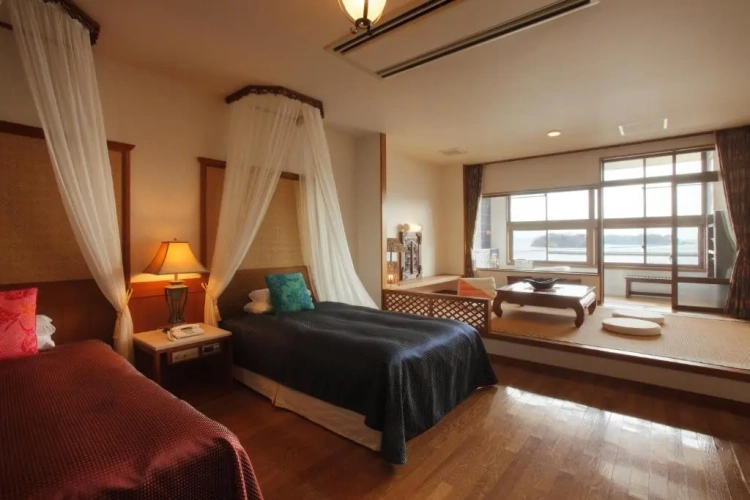 Standard Twin room with sea view