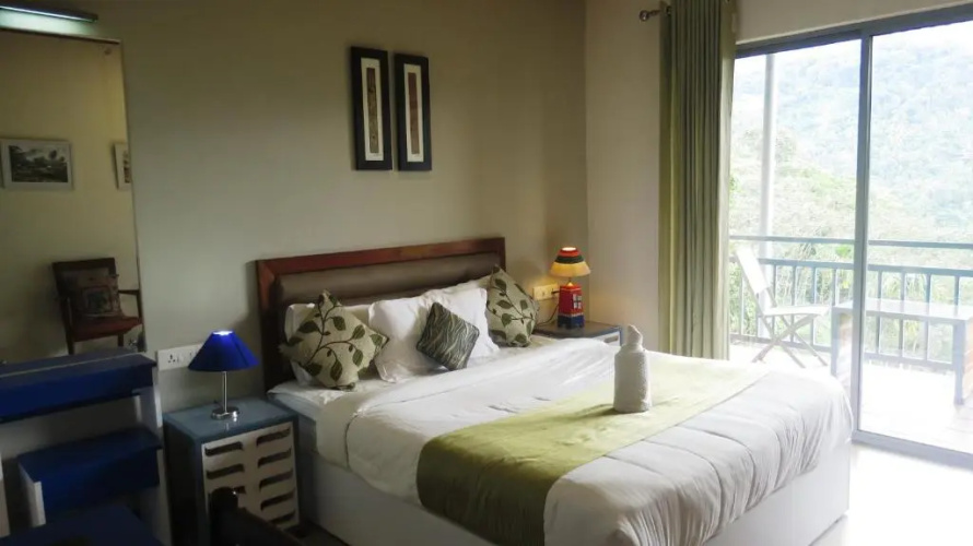Mistletoe Homestay & Cafe