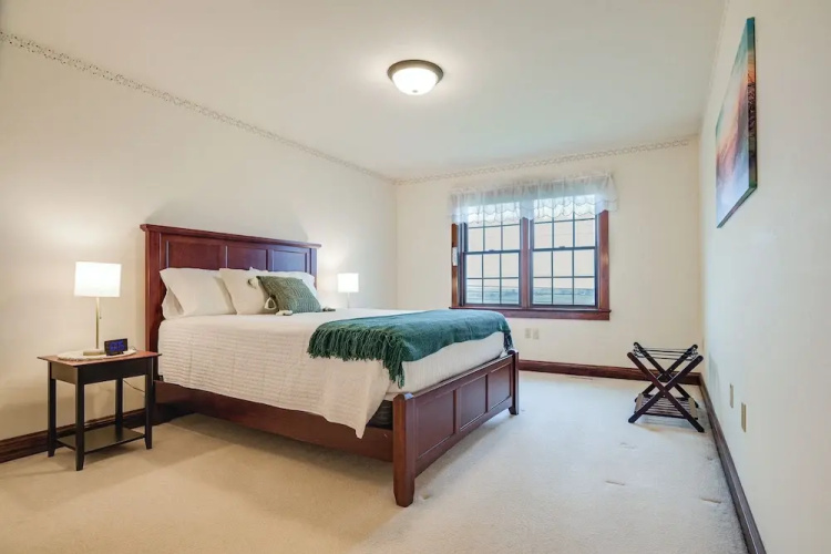 4 Mi to the Amish Village: Spacious Home w/ Deck!