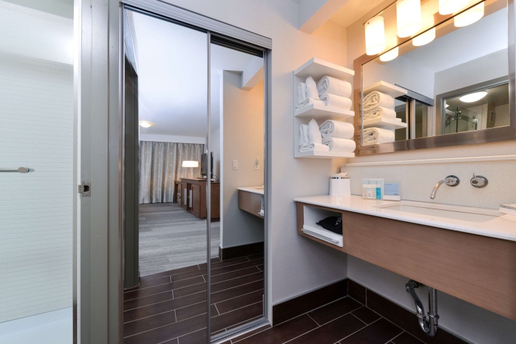 Hampton Inn & Suites By Hilton Calgary- University Northwest photo 9