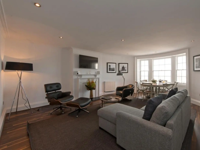 3 Bedrooms Apartment