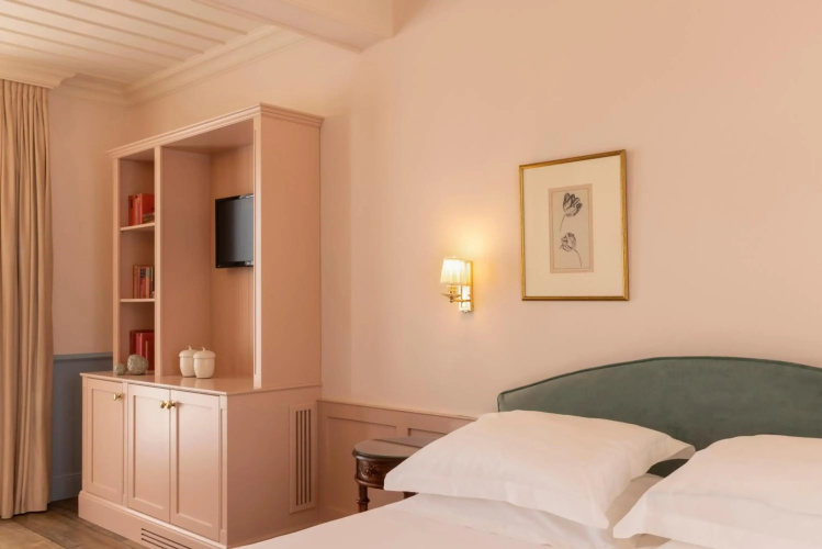 Dorion Hotel