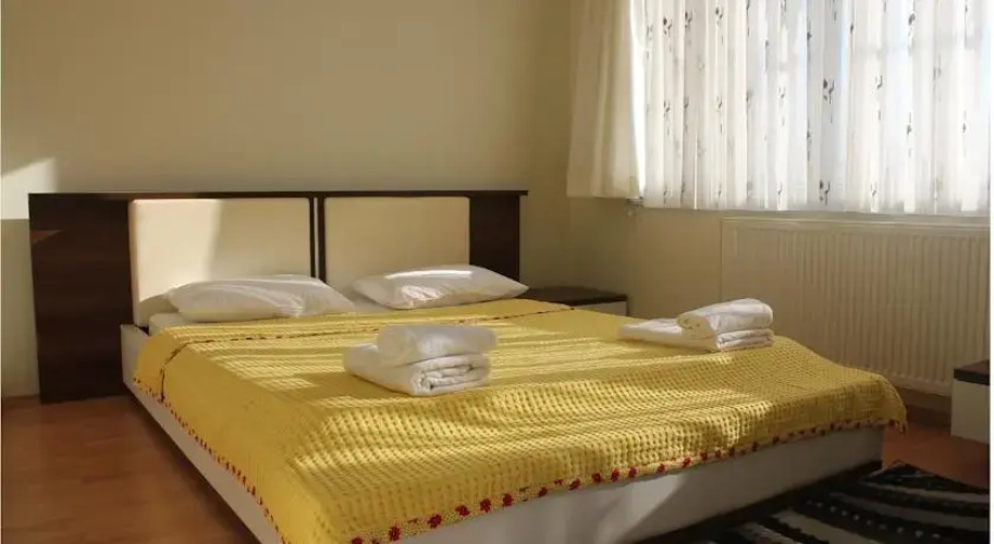 Red Apple Suites