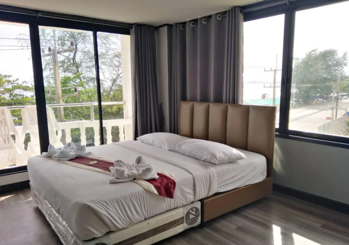 Pimpimarn Beach HotelOver view